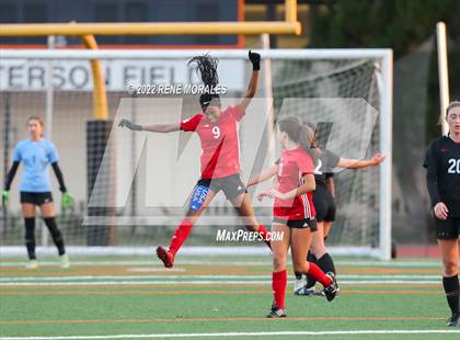 Thumbnail 2 in Flintridge Sacred Heart vs Mayfield photogallery.