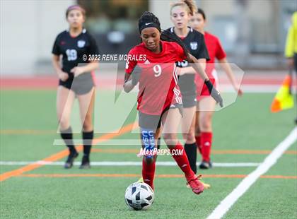 Thumbnail 1 in Flintridge Sacred Heart vs Mayfield photogallery.