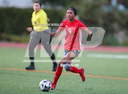 Thumbnail 1 in Flintridge Sacred Heart vs Mayfield photogallery.