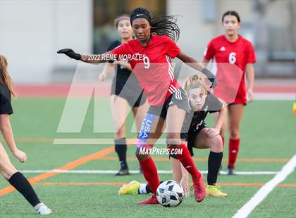 Thumbnail 2 in Flintridge Sacred Heart vs Mayfield photogallery.