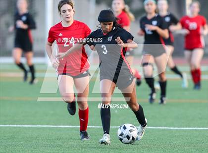 Thumbnail 3 in Flintridge Sacred Heart vs Mayfield photogallery.