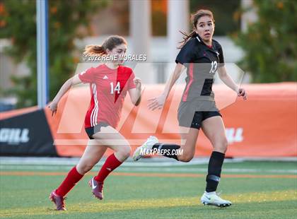 Thumbnail 3 in Flintridge Sacred Heart vs Mayfield photogallery.