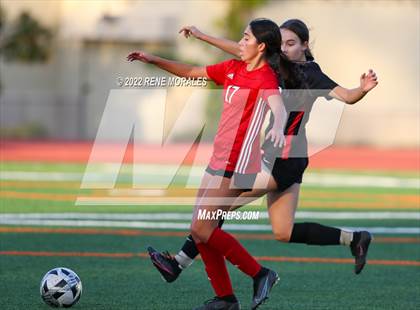 Thumbnail 2 in Flintridge Sacred Heart vs Mayfield photogallery.