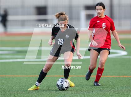 Thumbnail 3 in Flintridge Sacred Heart vs Mayfield photogallery.