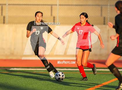 Thumbnail 2 in Flintridge Sacred Heart vs Mayfield photogallery.