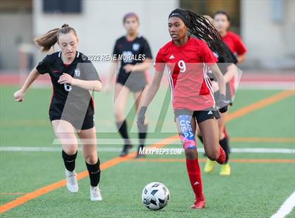 Thumbnail 2 in Flintridge Sacred Heart vs Mayfield photogallery.