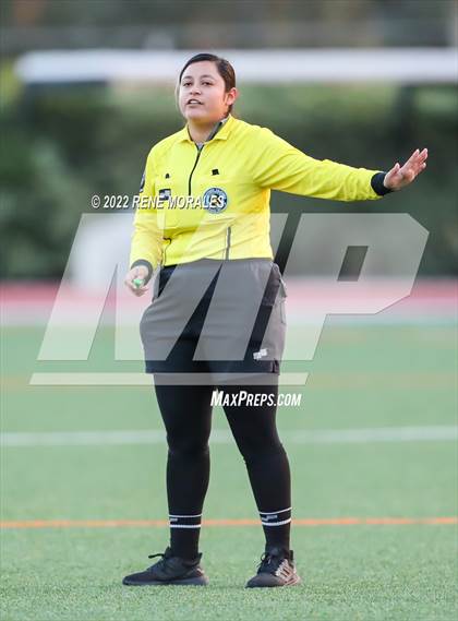 Thumbnail 2 in Flintridge Sacred Heart vs Mayfield photogallery.