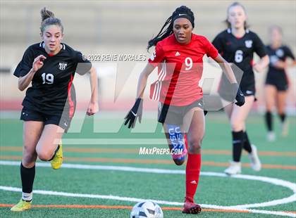 Thumbnail 2 in Flintridge Sacred Heart vs Mayfield photogallery.