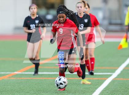 Thumbnail 3 in Flintridge Sacred Heart vs Mayfield photogallery.