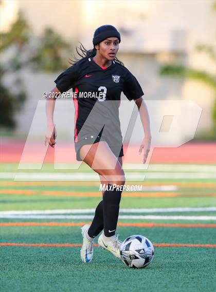Thumbnail 3 in Flintridge Sacred Heart vs Mayfield photogallery.