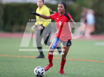 Thumbnail 2 in Flintridge Sacred Heart vs Mayfield photogallery.