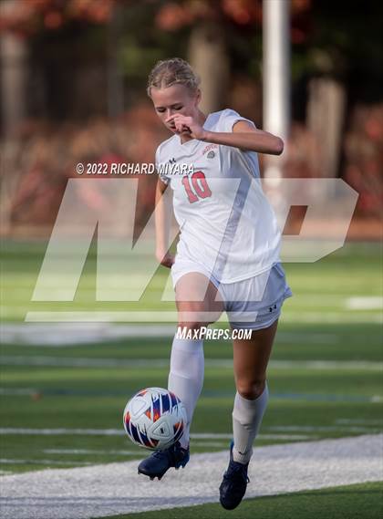 Thumbnail 2 in Bedford vs Portsmouth (NHIAA D1 Semifinal) photogallery.