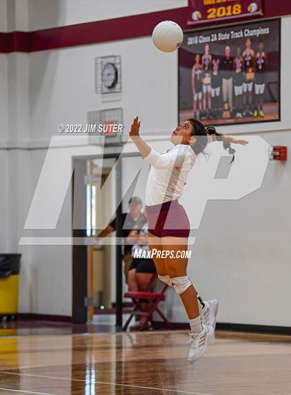 Thumbnail 1 in Milano vs Thorndale photogallery.