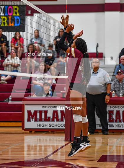 Thumbnail 3 in Milano vs Thorndale photogallery.