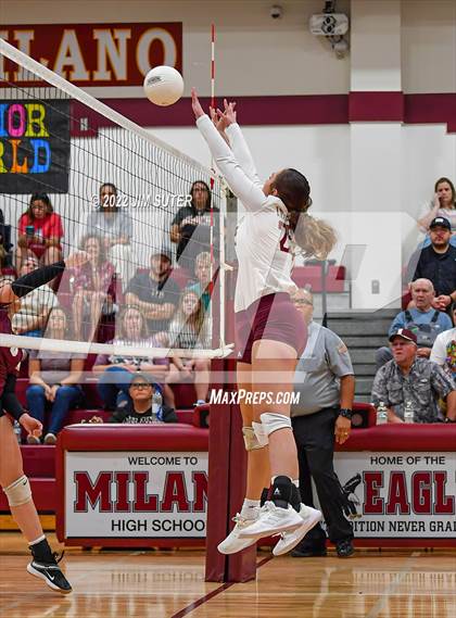 Thumbnail 1 in Milano vs Thorndale photogallery.