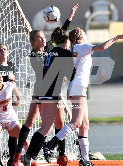 Thumbnail 3 in Villa Park vs. Esperanza (CIF-SS D1 Playoffs) photogallery.