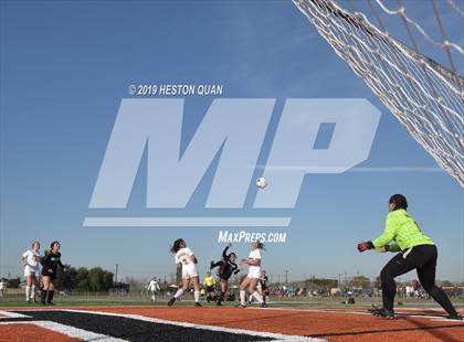 Thumbnail 2 in Villa Park vs. Esperanza (CIF-SS D1 Playoffs) photogallery.