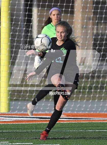 Thumbnail 3 in Villa Park vs. Esperanza (CIF-SS D1 Playoffs) photogallery.