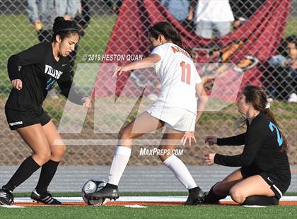 Thumbnail 3 in Villa Park vs. Esperanza (CIF-SS D1 Playoffs) photogallery.