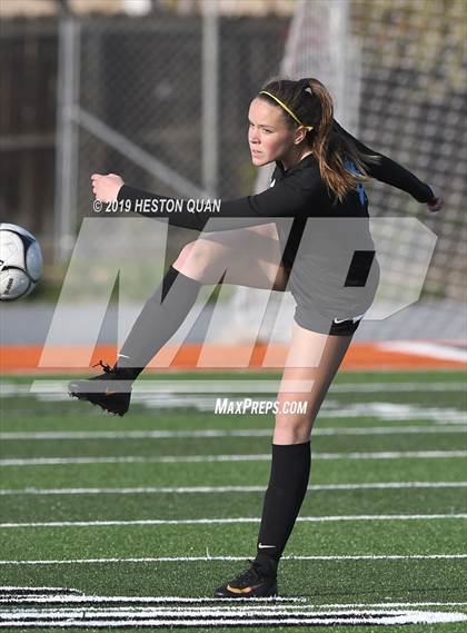 Thumbnail 3 in Villa Park vs. Esperanza (CIF-SS D1 Playoffs) photogallery.