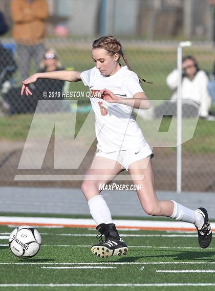 Thumbnail 3 in Villa Park vs. Esperanza (CIF-SS D1 Playoffs) photogallery.