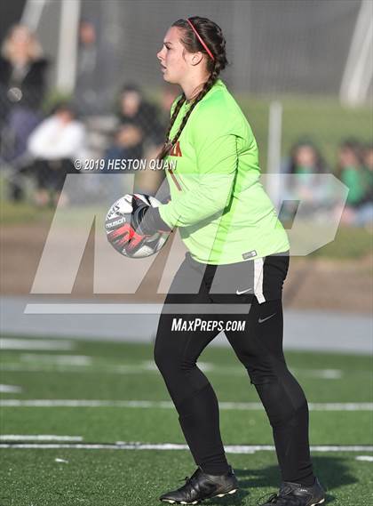 Thumbnail 3 in Villa Park vs. Esperanza (CIF-SS D1 Playoffs) photogallery.