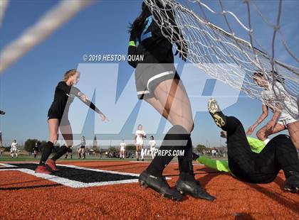 Thumbnail 2 in Villa Park vs. Esperanza (CIF-SS D1 Playoffs) photogallery.
