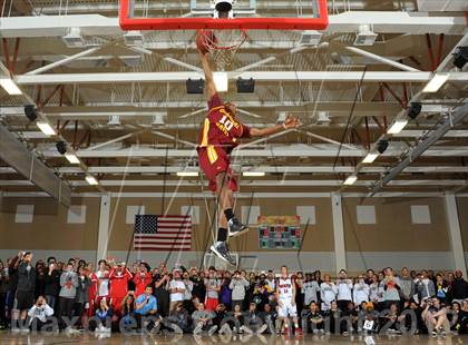 Thumbnail 2 in Slam Dunk Contest (MaxPreps Holiday Classic) photogallery.