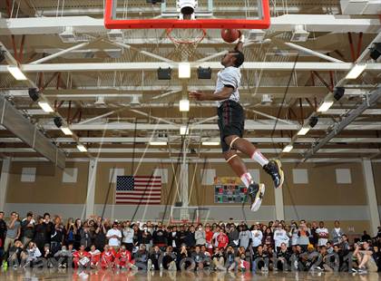 Thumbnail 3 in Slam Dunk Contest (MaxPreps Holiday Classic) photogallery.