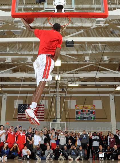 Thumbnail 3 in Slam Dunk Contest (MaxPreps Holiday Classic) photogallery.