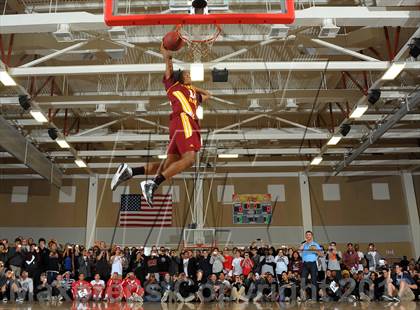 Thumbnail 1 in Slam Dunk Contest (MaxPreps Holiday Classic) photogallery.