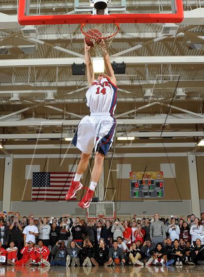 Thumbnail 1 in Slam Dunk Contest (MaxPreps Holiday Classic) photogallery.
