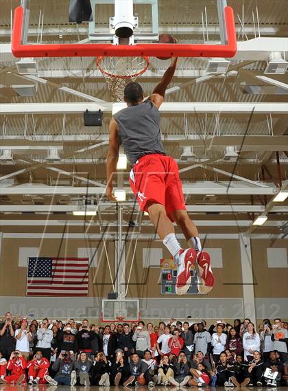 Thumbnail 1 in Slam Dunk Contest (MaxPreps Holiday Classic) photogallery.