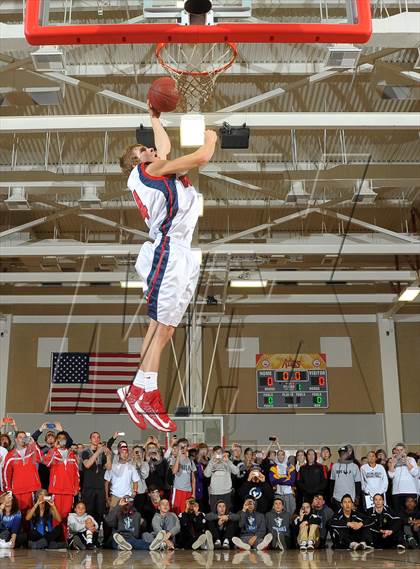 Thumbnail 3 in Slam Dunk Contest (MaxPreps Holiday Classic) photogallery.