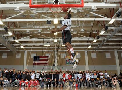 Thumbnail 1 in Slam Dunk Contest (MaxPreps Holiday Classic) photogallery.