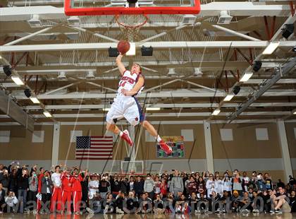 Thumbnail 3 in Slam Dunk Contest (MaxPreps Holiday Classic) photogallery.