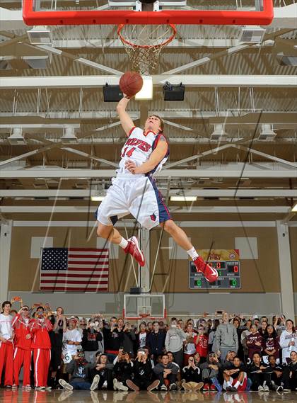 Thumbnail 1 in Slam Dunk Contest (MaxPreps Holiday Classic) photogallery.
