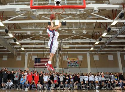 Thumbnail 1 in Slam Dunk Contest (MaxPreps Holiday Classic) photogallery.