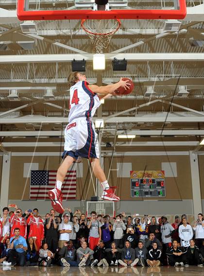 Thumbnail 3 in Slam Dunk Contest (MaxPreps Holiday Classic) photogallery.