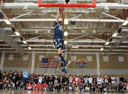 Thumbnail 2 in Slam Dunk Contest (MaxPreps Holiday Classic) photogallery.