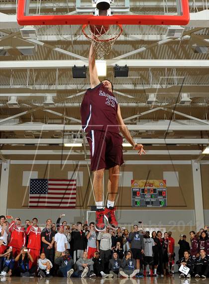 Thumbnail 1 in Slam Dunk Contest (MaxPreps Holiday Classic) photogallery.