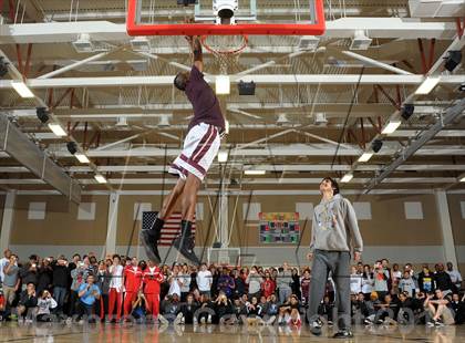 Thumbnail 3 in Slam Dunk Contest (MaxPreps Holiday Classic) photogallery.