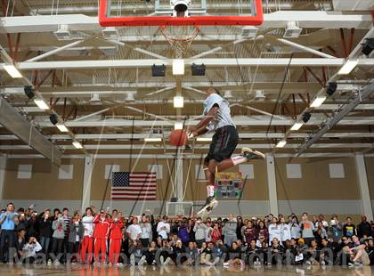 Thumbnail 2 in Slam Dunk Contest (MaxPreps Holiday Classic) photogallery.