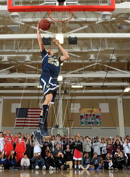 Thumbnail 3 in Slam Dunk Contest (MaxPreps Holiday Classic) photogallery.