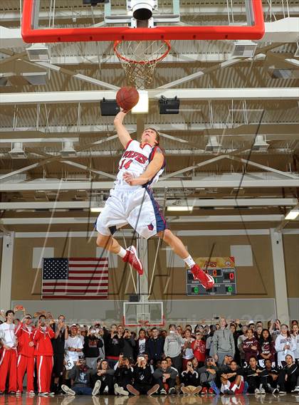 Thumbnail 2 in Slam Dunk Contest (MaxPreps Holiday Classic) photogallery.