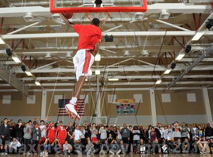 Thumbnail 1 in Slam Dunk Contest (MaxPreps Holiday Classic) photogallery.