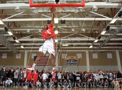 Thumbnail 3 in Slam Dunk Contest (MaxPreps Holiday Classic) photogallery.