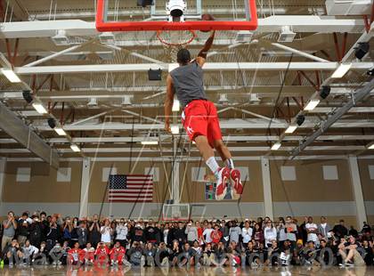 Thumbnail 2 in Slam Dunk Contest (MaxPreps Holiday Classic) photogallery.