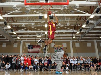 Thumbnail 2 in Slam Dunk Contest (MaxPreps Holiday Classic) photogallery.