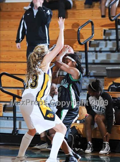 Thumbnail 3 in Ventura vs. Palmdale photogallery.